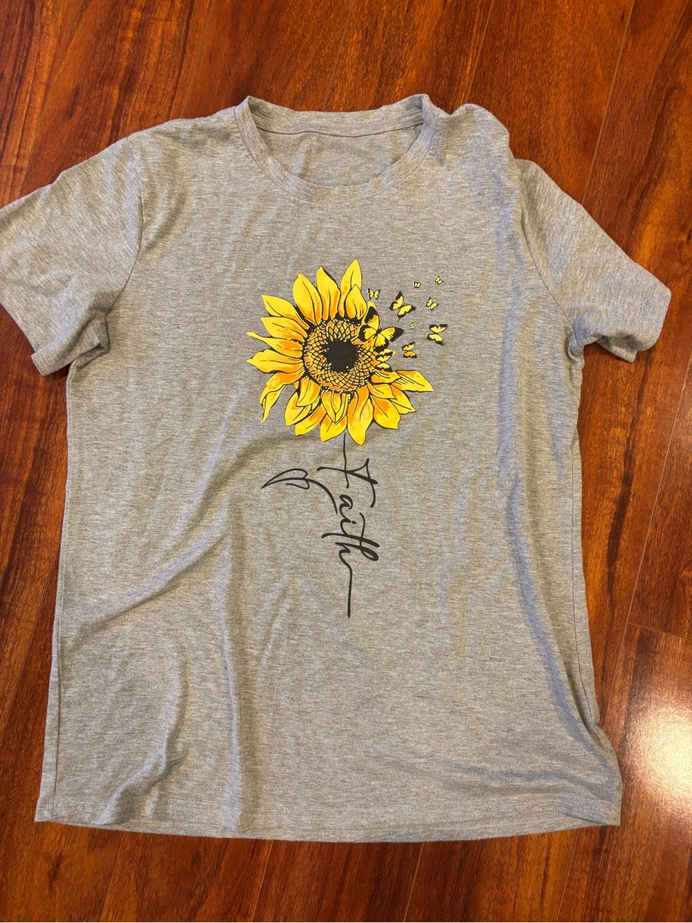 Gray Men's T-Shirt with Yellow Sunflower Graphic